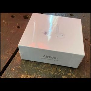 Apple Airpods with Wireless Charging Case